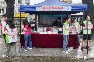 本赛季油漆区抛投/勾手命中率：祖巴茨居首约基奇次席 小卡第七